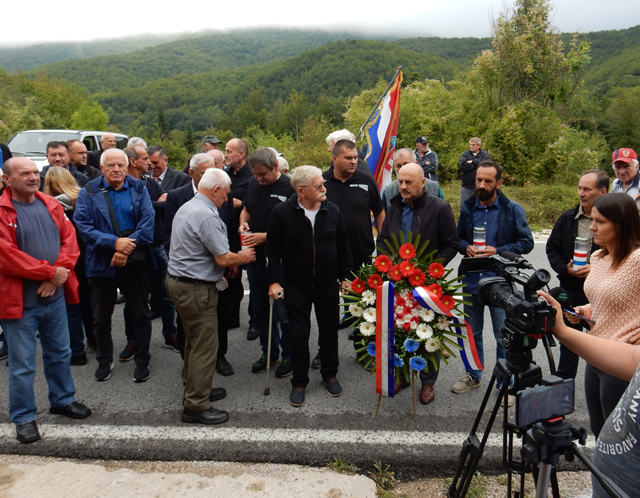 Jedna prijašnja komemoracija u Brušanima/Arhiva Lika pressa Gospić                                                                                                                                                                                        